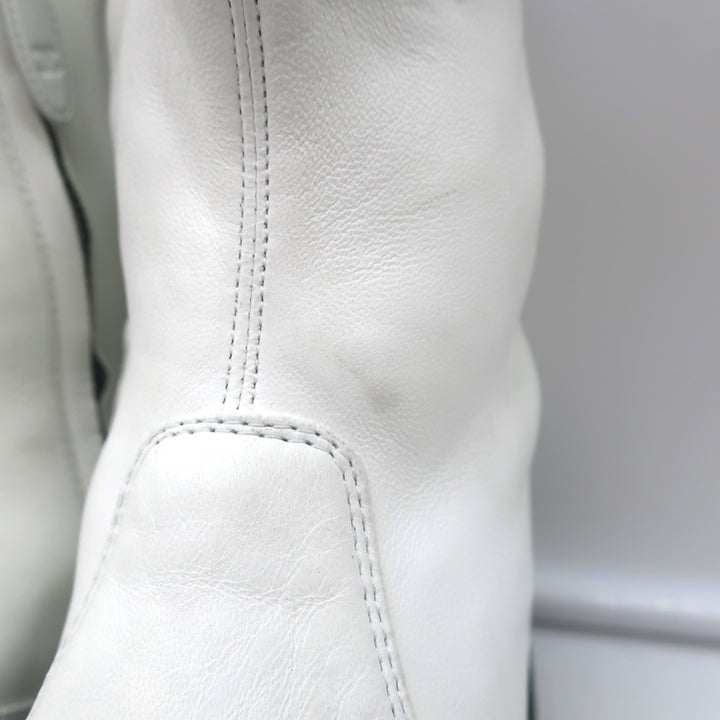 Chanel 22B CC Cap Toe Bicolor Stretch Leather Ankle Boots Cream/Black Size 37.5