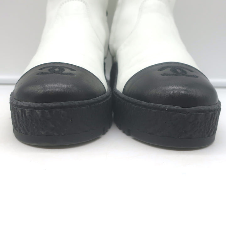 Chanel 22B CC Cap Toe Bicolor Stretch Leather Ankle Boots Cream/Black Size 37.5