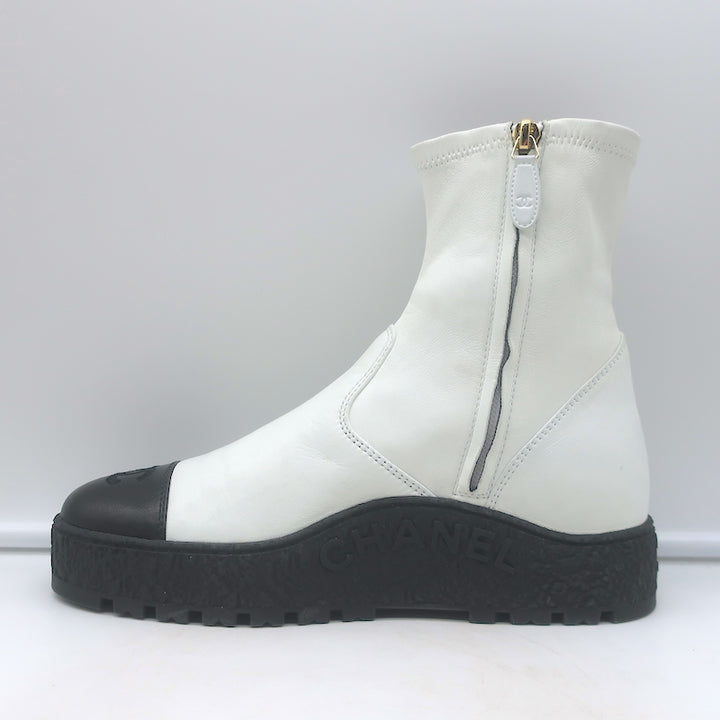 Chanel 22B CC Cap Toe Bicolor Stretch Leather Ankle Boots Cream/Black Size 37.5