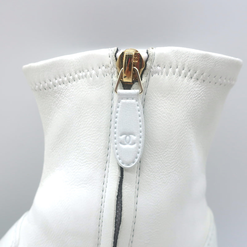 Chanel 22B CC Cap Toe Bicolor Stretch Leather Ankle Boots Cream/Black Size 37.5