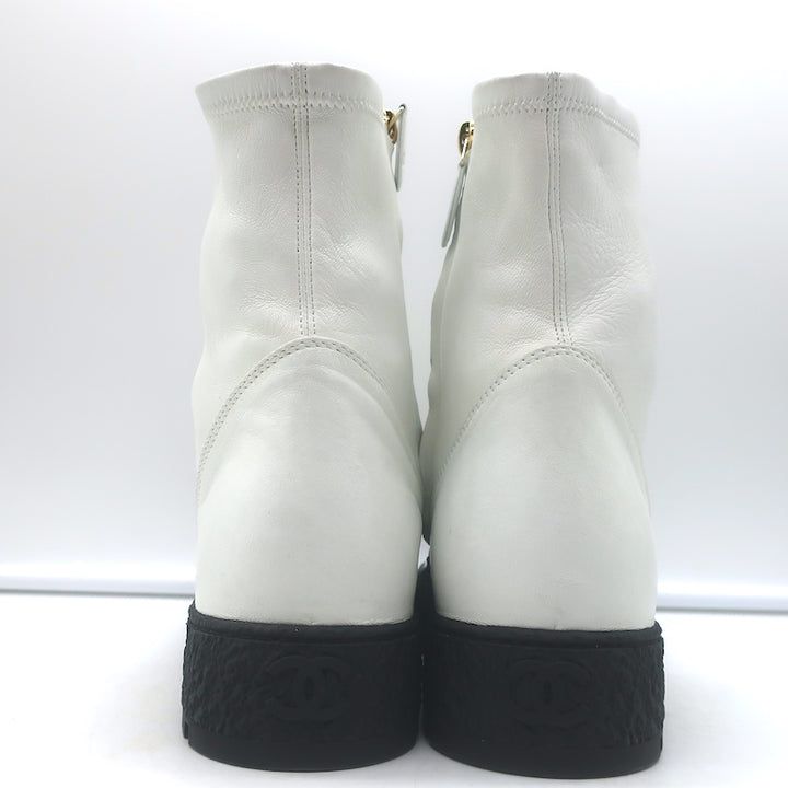 Chanel 22B CC Cap Toe Bicolor Stretch Leather Ankle Boots Cream/Black Size 37.5