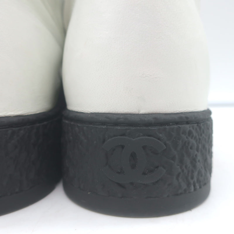 Chanel 22B CC Cap Toe Bicolor Stretch Leather Ankle Boots Cream/Black Size 37.5