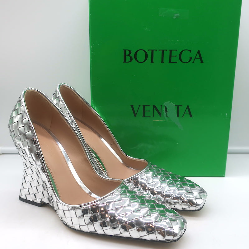 Bottega Veneta Comet Woven Mirror Leather Wedge Pumps Silver Size 38.5