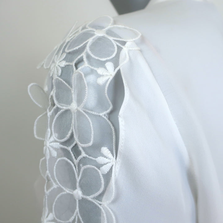 Oscar de la Renta Organza Flower-Trimmed Blouse Cream Silk Size 6 NEW