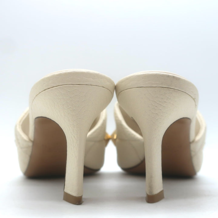 Valentino Roman Stud Quilted Slide Sandals Cream Grained Leather Size 39 US 8
