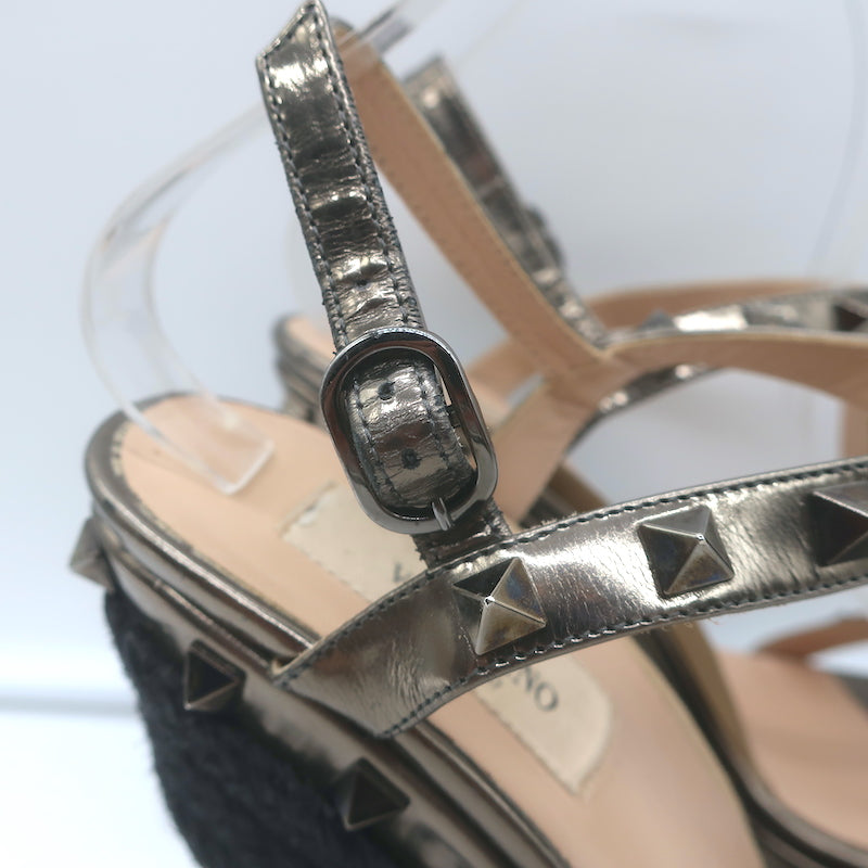 Valentino Rockstud Raffia-Trim Wedge Sandals Gunmetal Metallic Leather Size 35