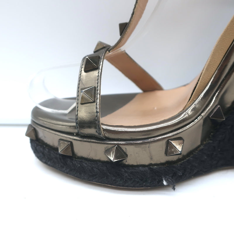 Valentino Rockstud Raffia-Trim Wedge Sandals Gunmetal Metallic Leather Size 35