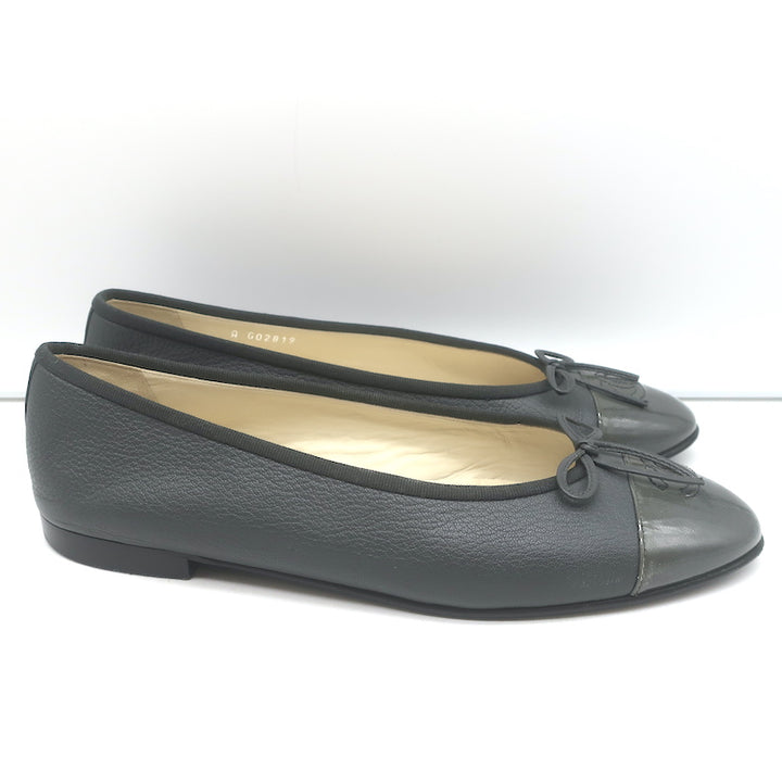 Chanel CC Cap Toe Ballet Flats Dark Gray Grained Leather &amp; Patent Size 41