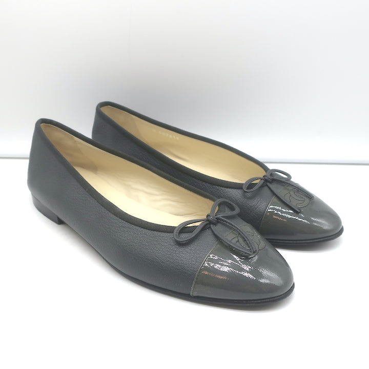 Chanel CC Cap Toe Ballet Flats Dark Gray Grained Leather &amp; Patent Size 41