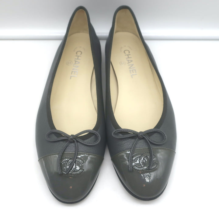 Chanel CC Cap Toe Ballet Flats Dark Gray Grained Leather &amp; Patent Size 41