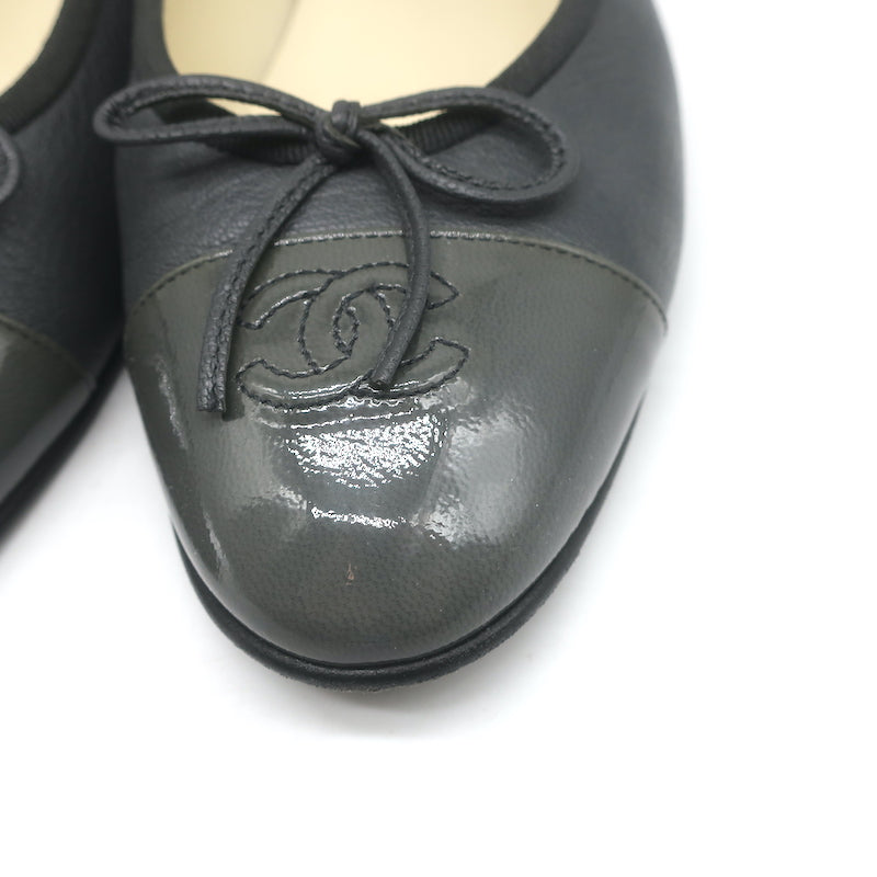 Chanel CC Cap Toe Ballet Flats Dark Gray Grained Leather &amp; Patent Size 41
