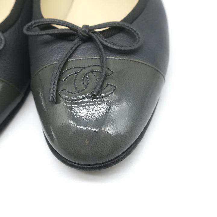 Chanel CC Cap Toe Ballet Flats Dark Gray Grained Leather &amp; Patent Size 41