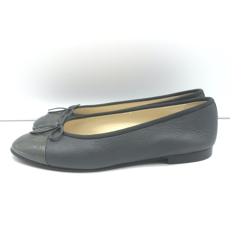 Chanel CC Cap Toe Ballet Flats Dark Gray Grained Leather &amp; Patent Size 41