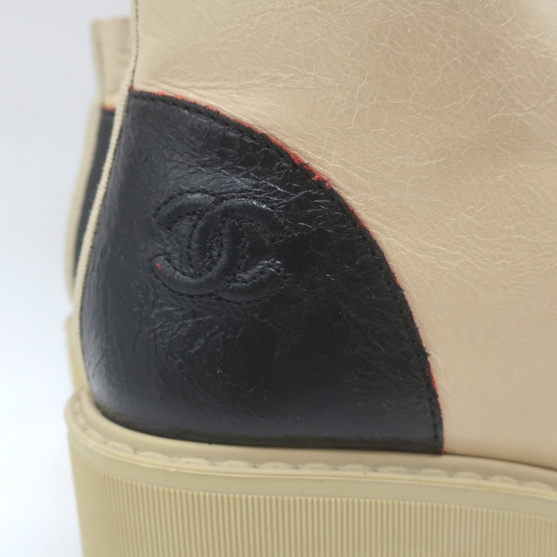 Chanel CC Bicolor Cap Toe Lace-Up Ankle Boots Beige &amp; Black Leather Size 39