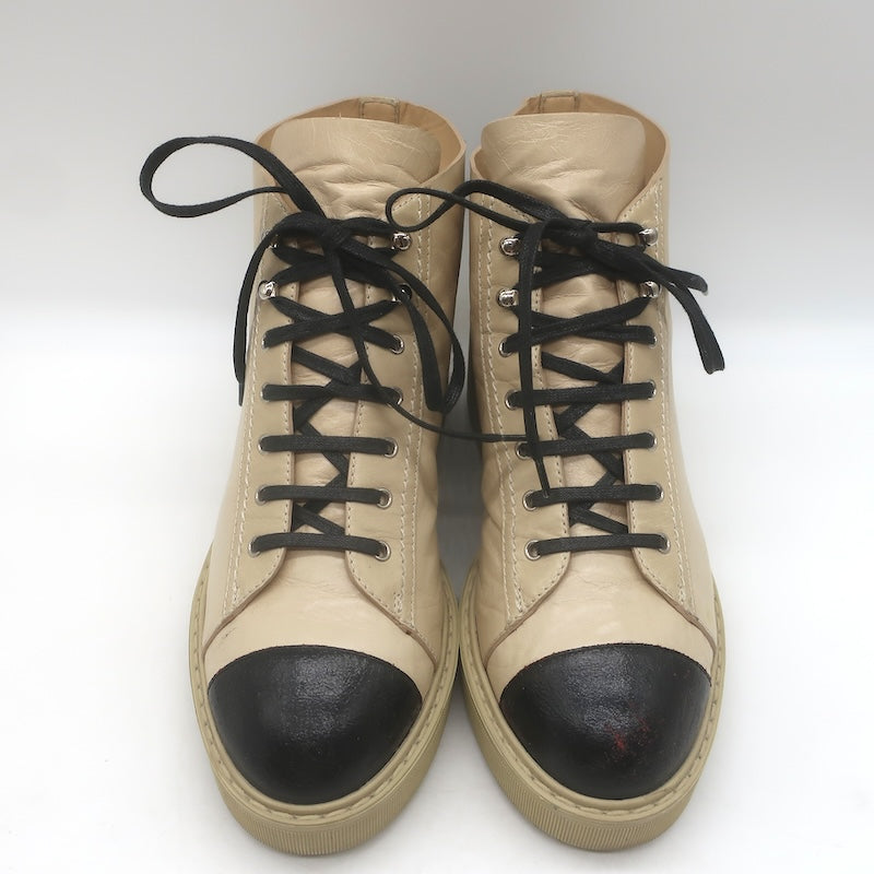 Chanel CC Bicolor Cap Toe Lace-Up Ankle Boots Beige &amp; Black Leather Size 39