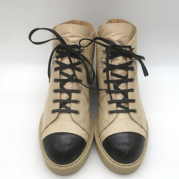 Chanel CC Bicolor Cap Toe Lace-Up Ankle Boots Beige &amp; Black Leather Size 39