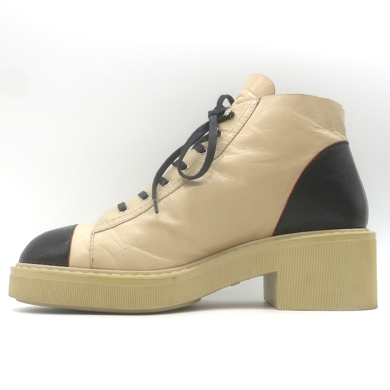 Chanel CC Bicolor Cap Toe Lace-Up Ankle Boots Beige &amp; Black Leather Size 39