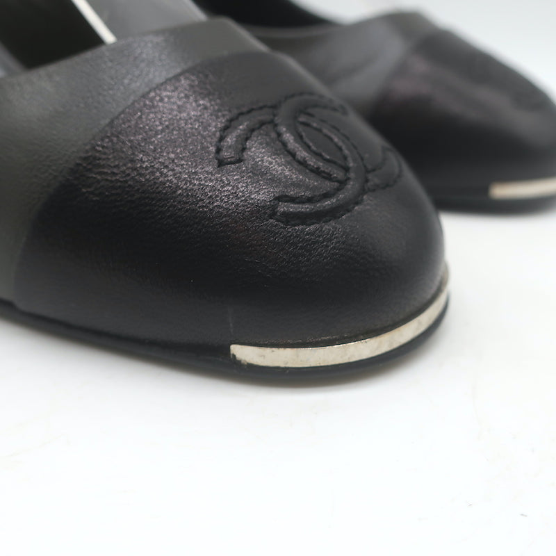 Chanel CC Cap Toe Slingback Pumps Dark Gray &amp; Black Leather Size 39