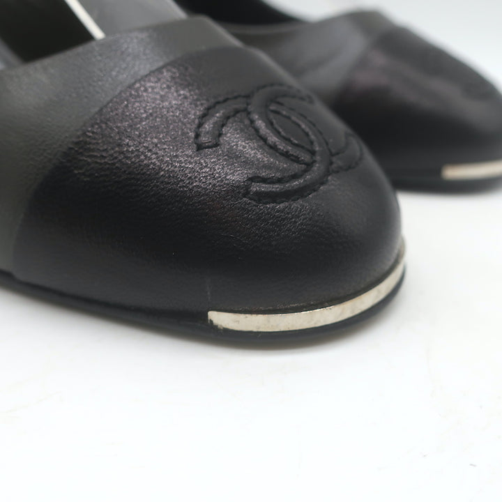 Chanel CC Cap Toe Slingback Pumps Dark Gray &amp; Black Leather Size 39