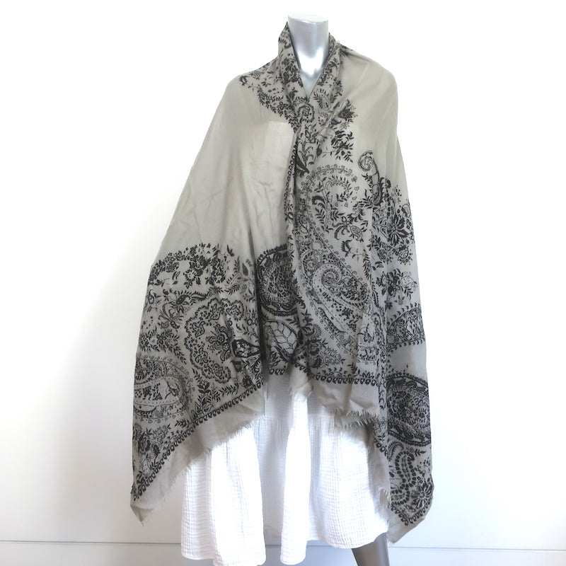 Pre-loved/Used Etro Women's Scarves: $250