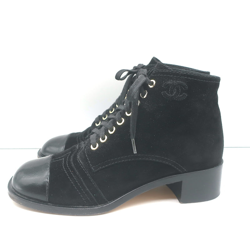 Chanel 18A CC Lace-Up Cap Toe Ankle Boots Black Suede &amp; Patent Leather Size 39