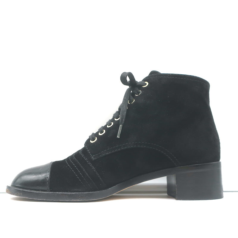 Chanel 18A CC Lace-Up Cap Toe Ankle Boots Black Suede &amp; Patent Leather Size 39