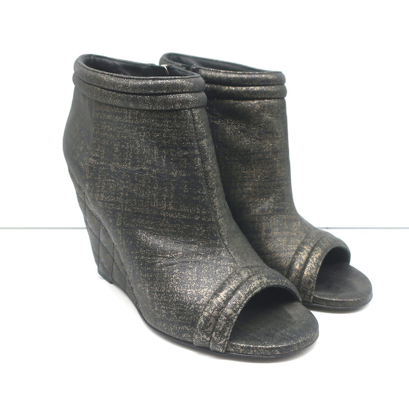 Pre-loved/Used Chanel Women's Boots: $575