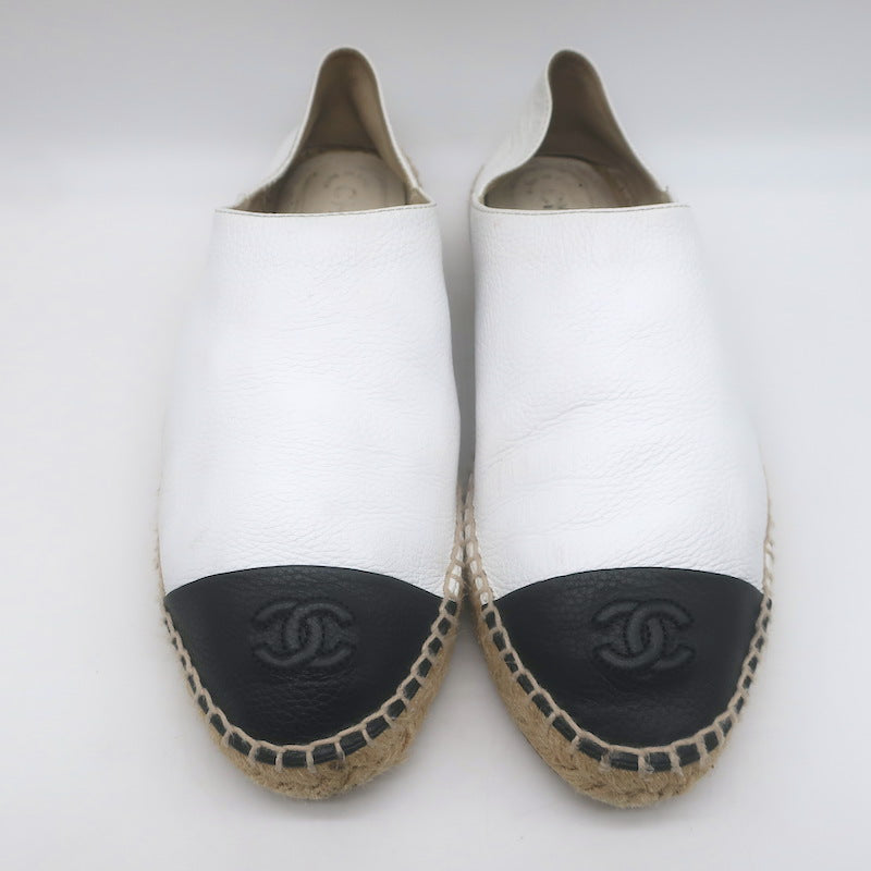 Chanel CC Cap Toe Espadrilles White &amp; Black Grained Leather Size 41