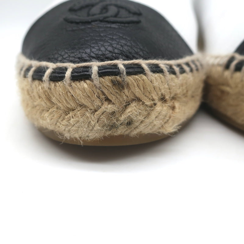 Chanel CC Cap Toe Espadrilles White &amp; Black Grained Leather Size 41
