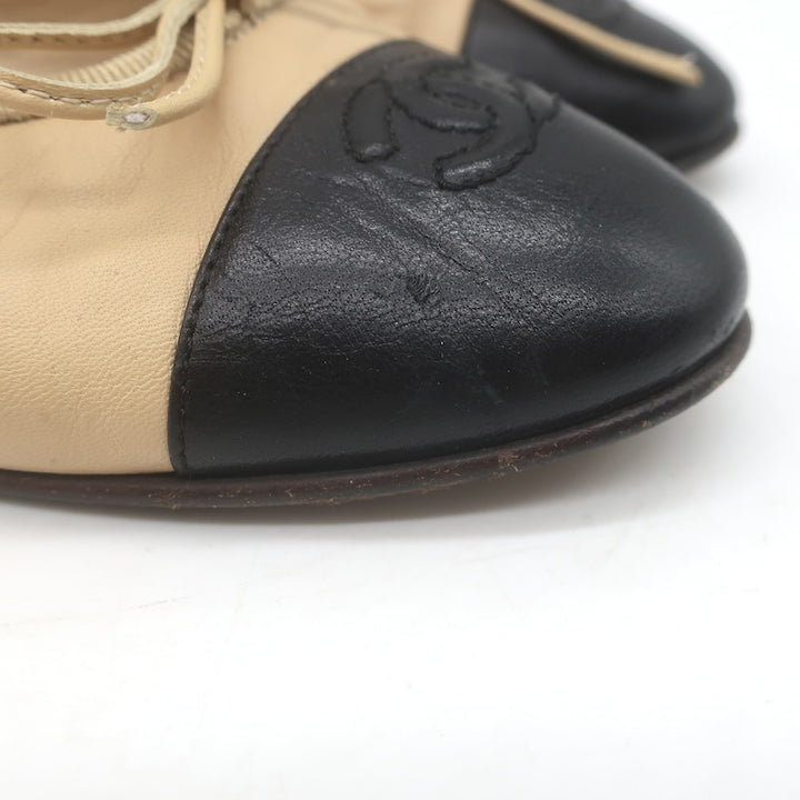 Chanel CC Cap Toe Ballet Flats Beige &amp; Black Lambskin Leather Size 38
