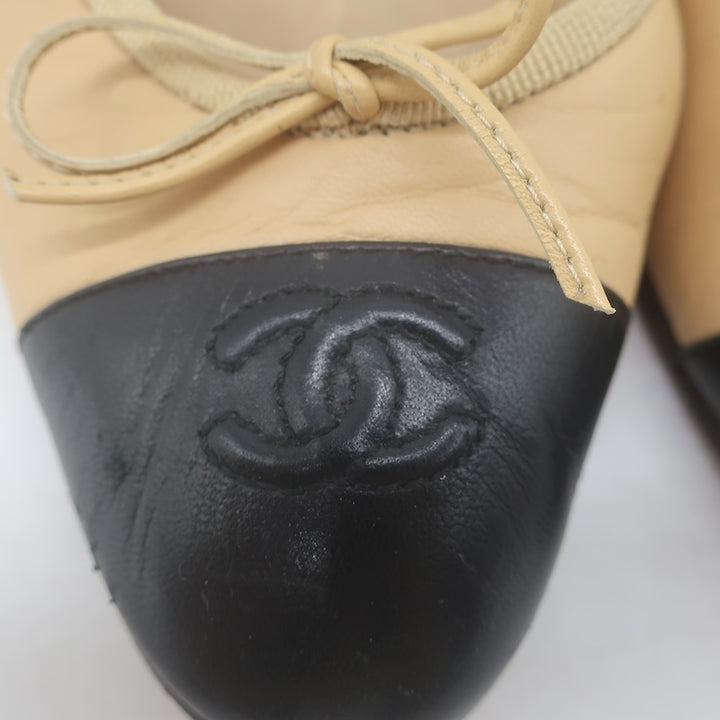 Chanel CC Cap Toe Ballet Flats Beige &amp; Black Lambskin Leather Size 38