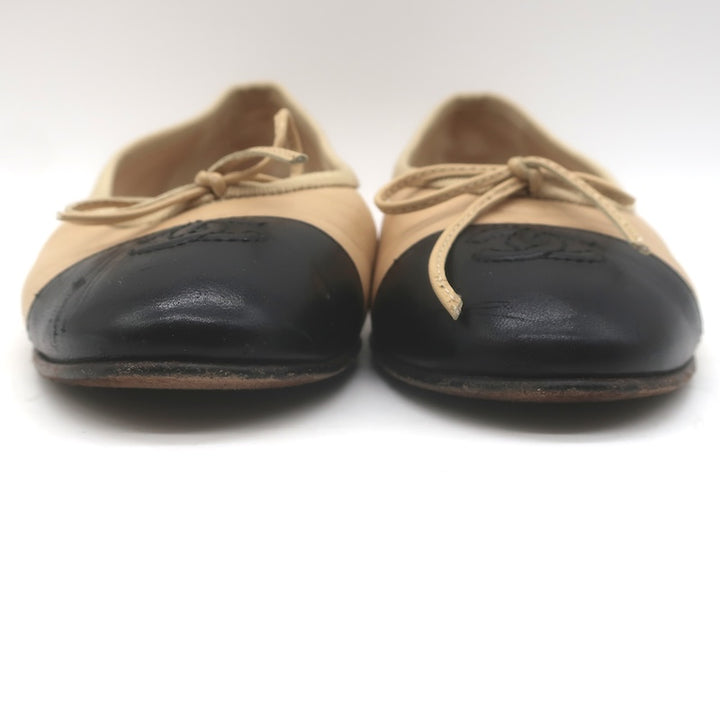 Chanel CC Cap Toe Ballet Flats Beige &amp; Black Lambskin Leather Size 38