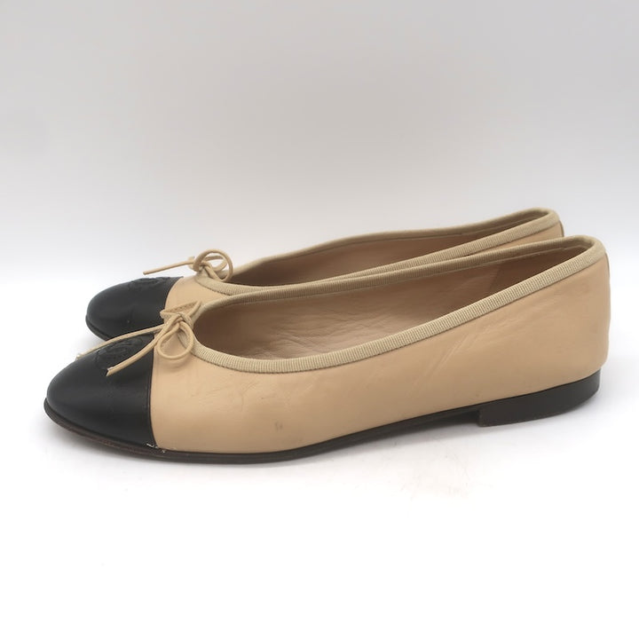 Chanel CC Cap Toe Ballet Flats Beige &amp; Black Lambskin Leather Size 38