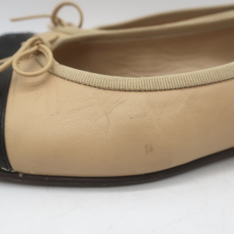Chanel CC Cap Toe Ballet Flats Beige &amp; Black Lambskin Leather Size 38
