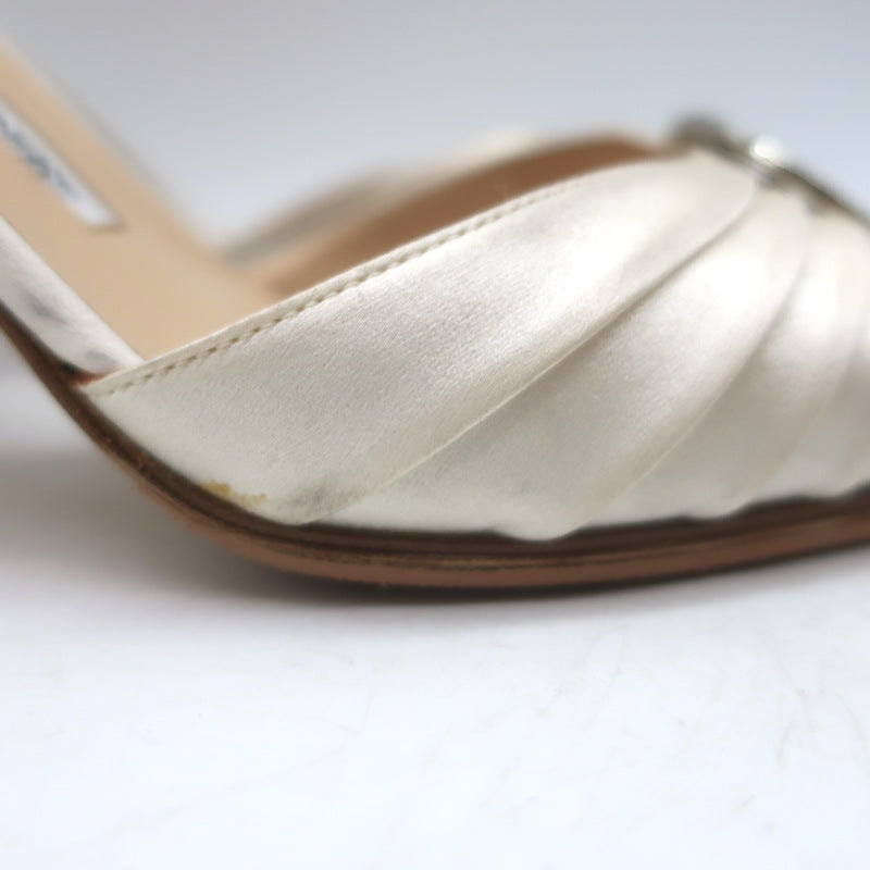 Manolo Blahnik Sedaraby Crystal-Buckle d&