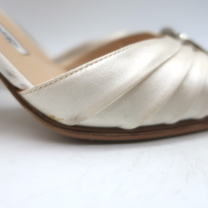 Manolo Blahnik Sedaraby Crystal-Buckle d&