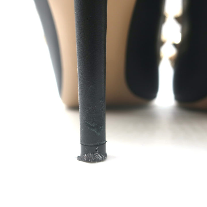 Valentino Rockstud Pointed Toe Pumps Black &amp; Poudre Leather Size 39