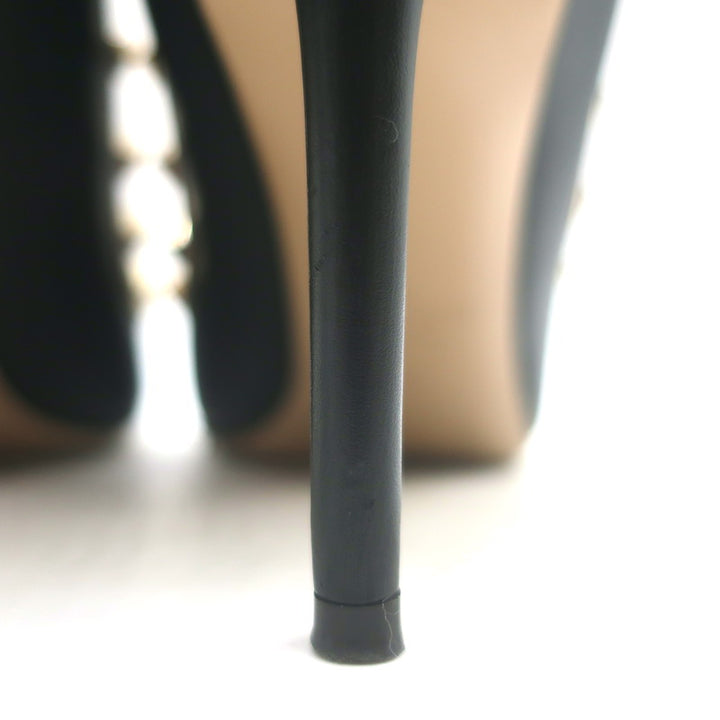 Valentino Rockstud Pointed Toe Pumps Black &amp; Poudre Leather Size 39