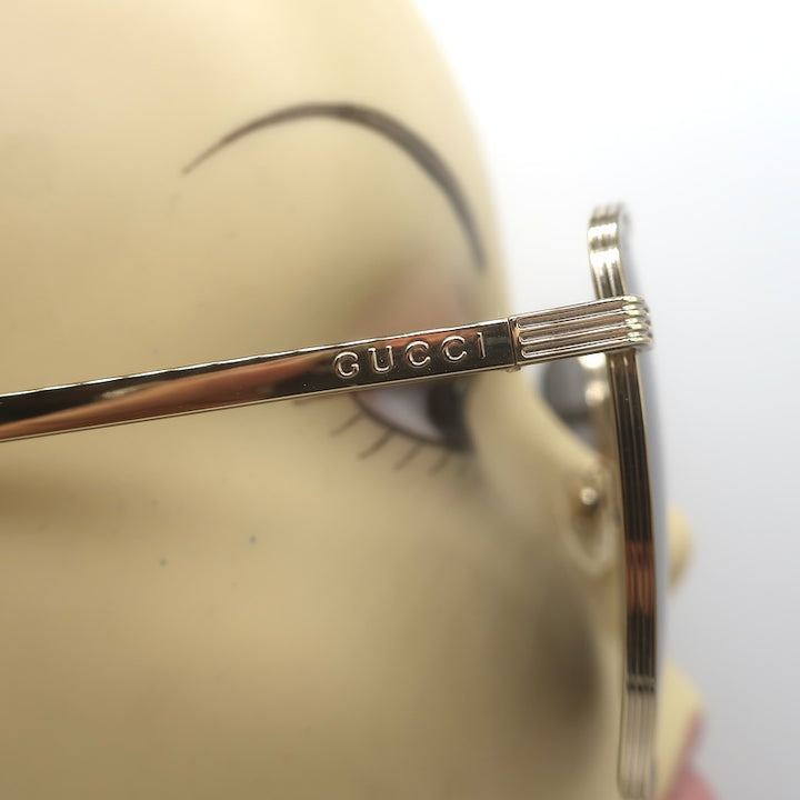 Gucci engraved on gold temple, GG0802S hinge detail