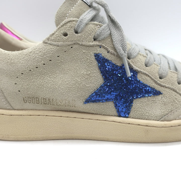 Golden Goose Ballstar blue glitter star on beige suede close-up