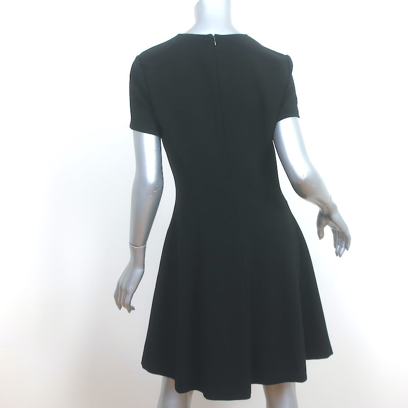 Theory Short Sleeve Modern Seamed Shift Dress Black Crepe Size 6 Celebrity Owned Theory Short Sleeve Modern Seamed Shift Dress Black Crepe Size 6 Celebrity Owned