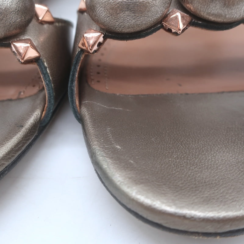 Alaia La Bombe Studded Flat Gladiator Sandals Rhodium Metallic Leather Size 37.5