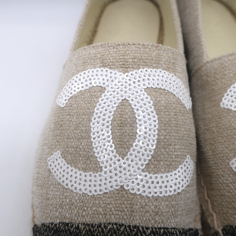 Chanel Sequin CC Cap Toe Espadrilles Beige &amp; Black Canvas Size 37 NEW