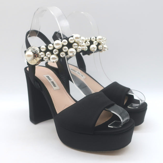miu miu ブラック ハイヒールストラップサンダル Miu Miu Pearl-Embellished Platform Sandals Black Satin Size 35