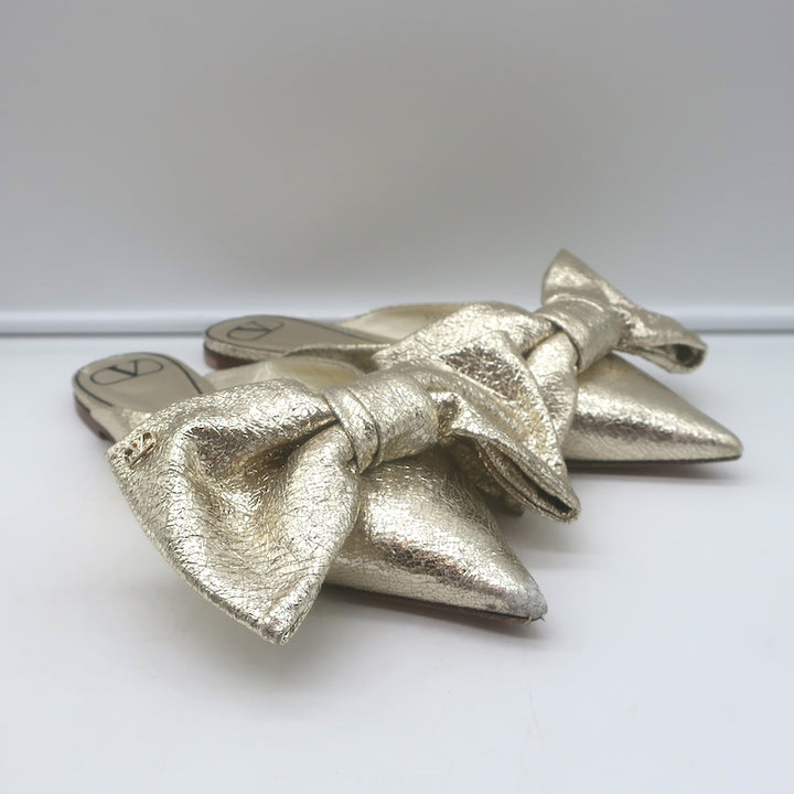 Valentino Unchateau bow mules, gold metallic cracked leather, authentic pre-owned luxury flat, EU 38.5