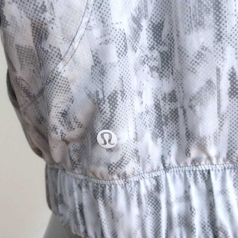 Lululemon Reversible Jacket White/Gray Printed Nylon Size 8