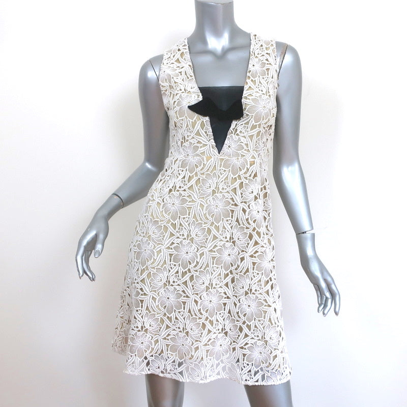 Burberry Prorsum Floral Macrame Lace Mini Dress with Bow Cream Size 36 Celebrity Owned Burberry Prorsum Floral Macrame Lace Mini Dress with Bow Cream Size 36 Celebrity Owned