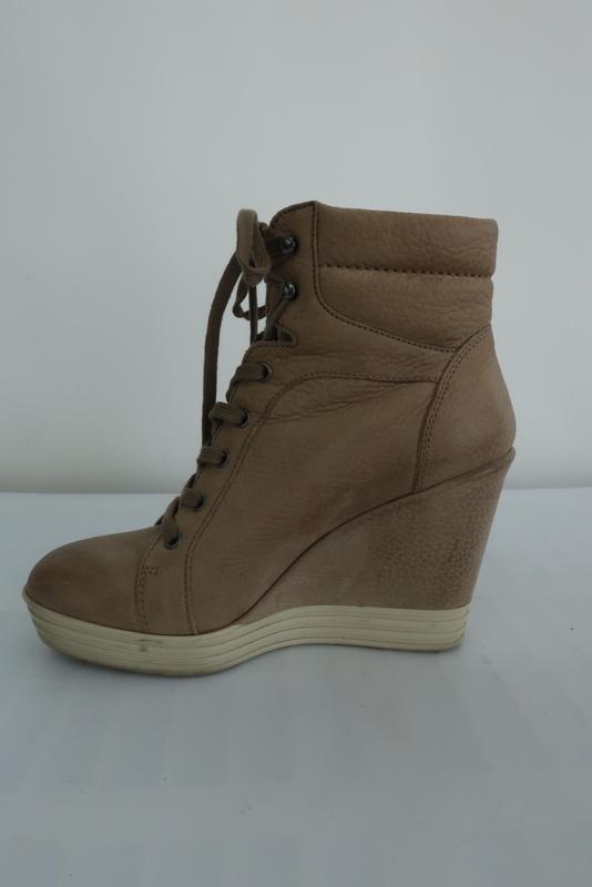 Hogan Rebel Wedge Sneakers Beige Leather Size 39.5 Lace-Up High Top available at CelebrityOwned.com img_4