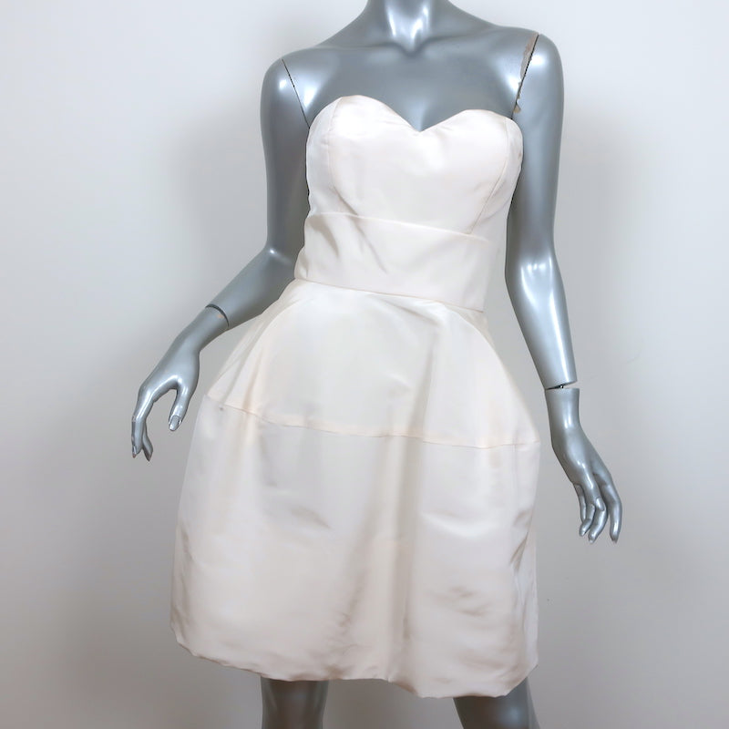 Oscar de La Renta Strapless Mini Dress Cream Silk Faille Size 4 Celebrity Owned Oscar de La Renta Strapless Mini Dress Cream Silk Faille Size 4 Celebrity Owned