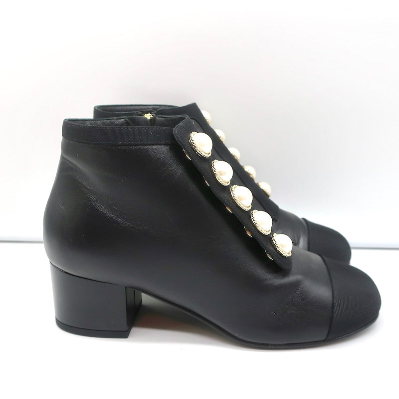 Chanel Pearl Button Cap Toe Booties Black Leather Size 35 Ankle Boots